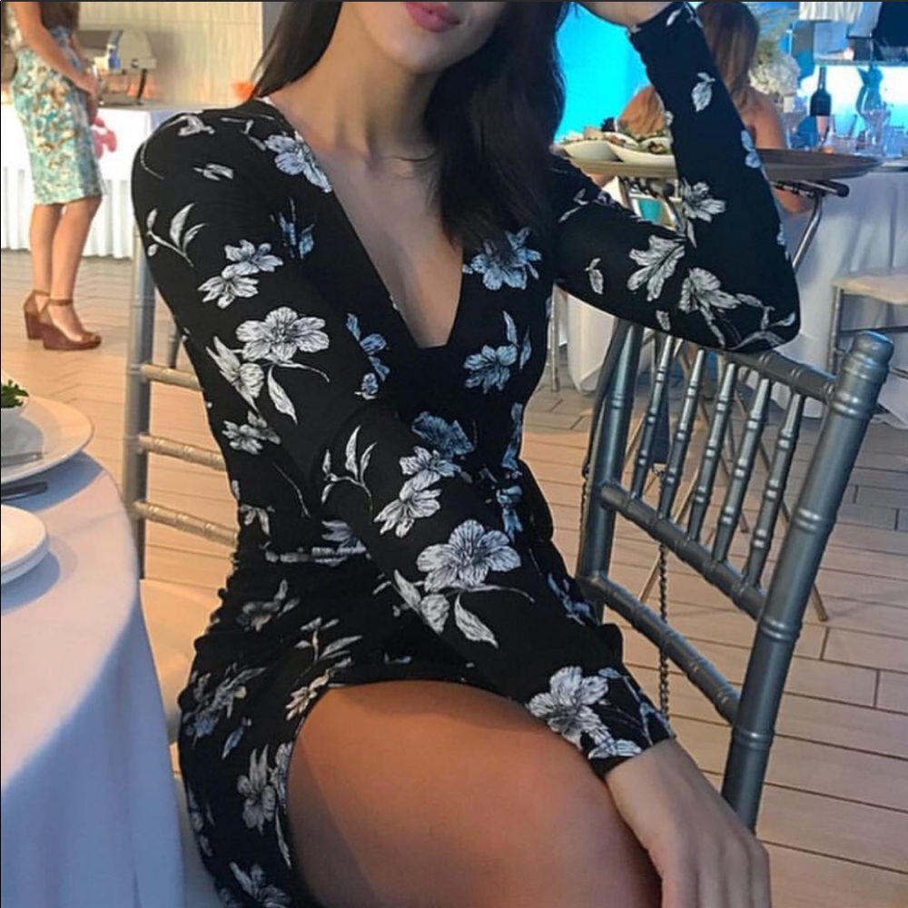 Floral black dress with a slit in on the side🔥